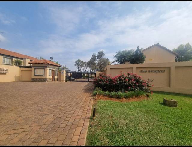 2 BEDROOM TOWNHOUSE FOR SALE IN ANNLIN